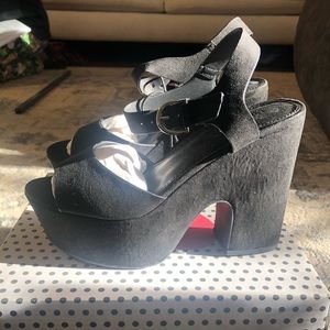 *NEW* with tags Faux suede heel
